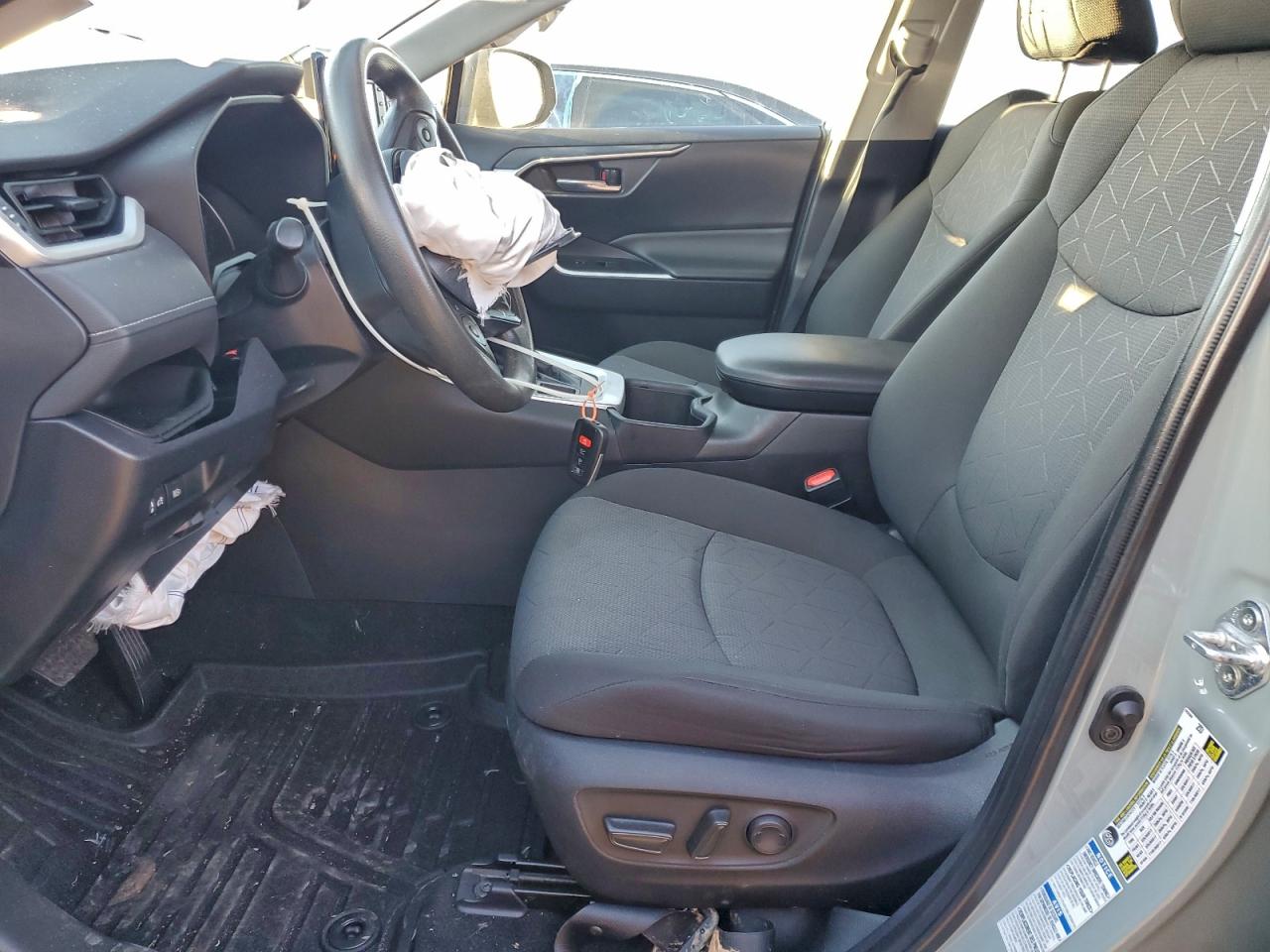 2022 TOYOTA RAV4 XLE photo 7