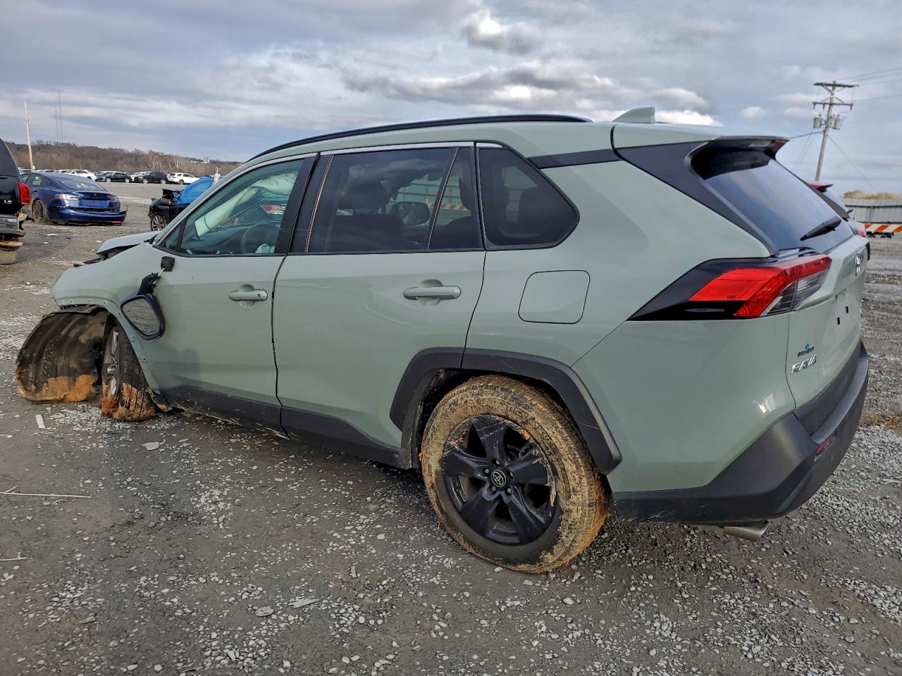 2022 TOYOTA RAV4 XLE photo 2