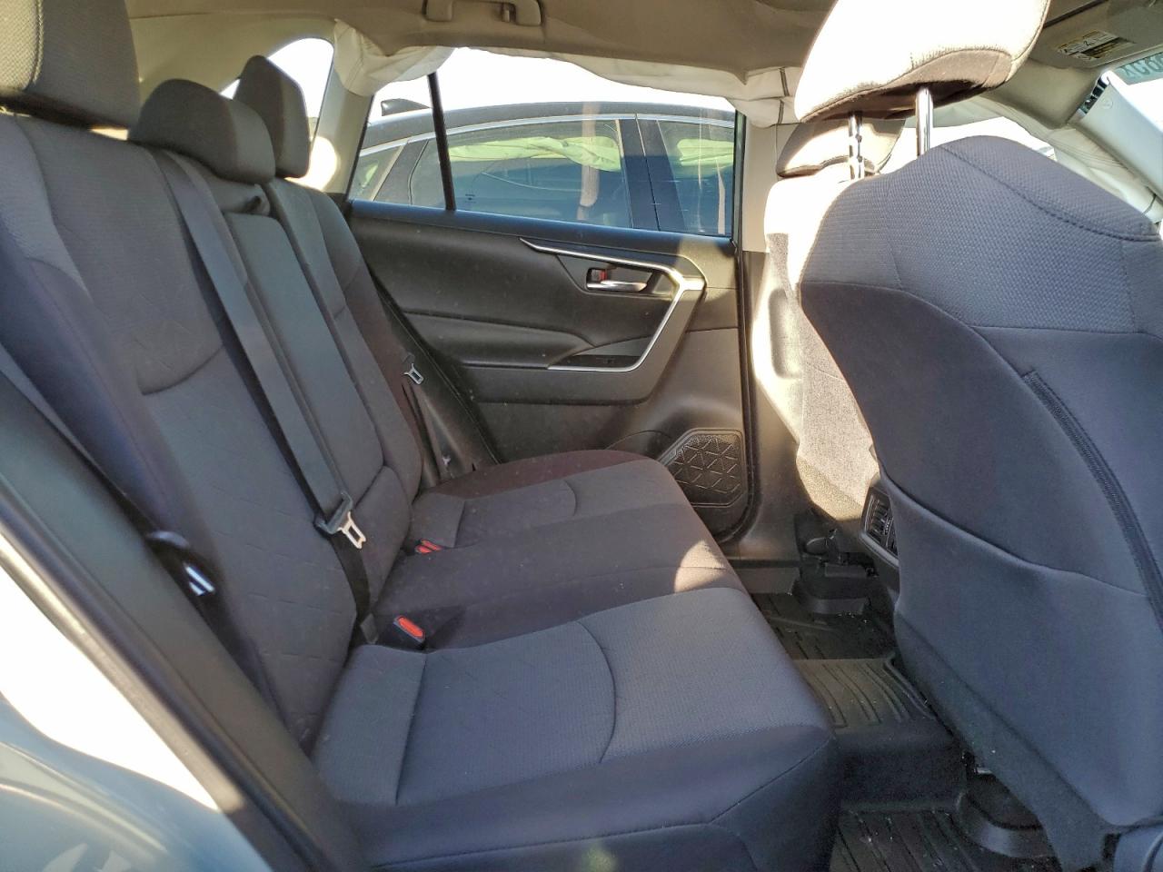 2022 TOYOTA RAV4 XLE photo 11