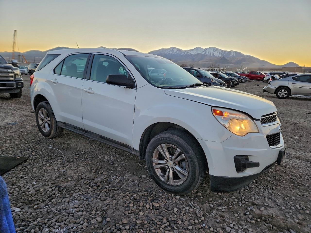 2015 CHEVROLET EQUINOX LS photo 4