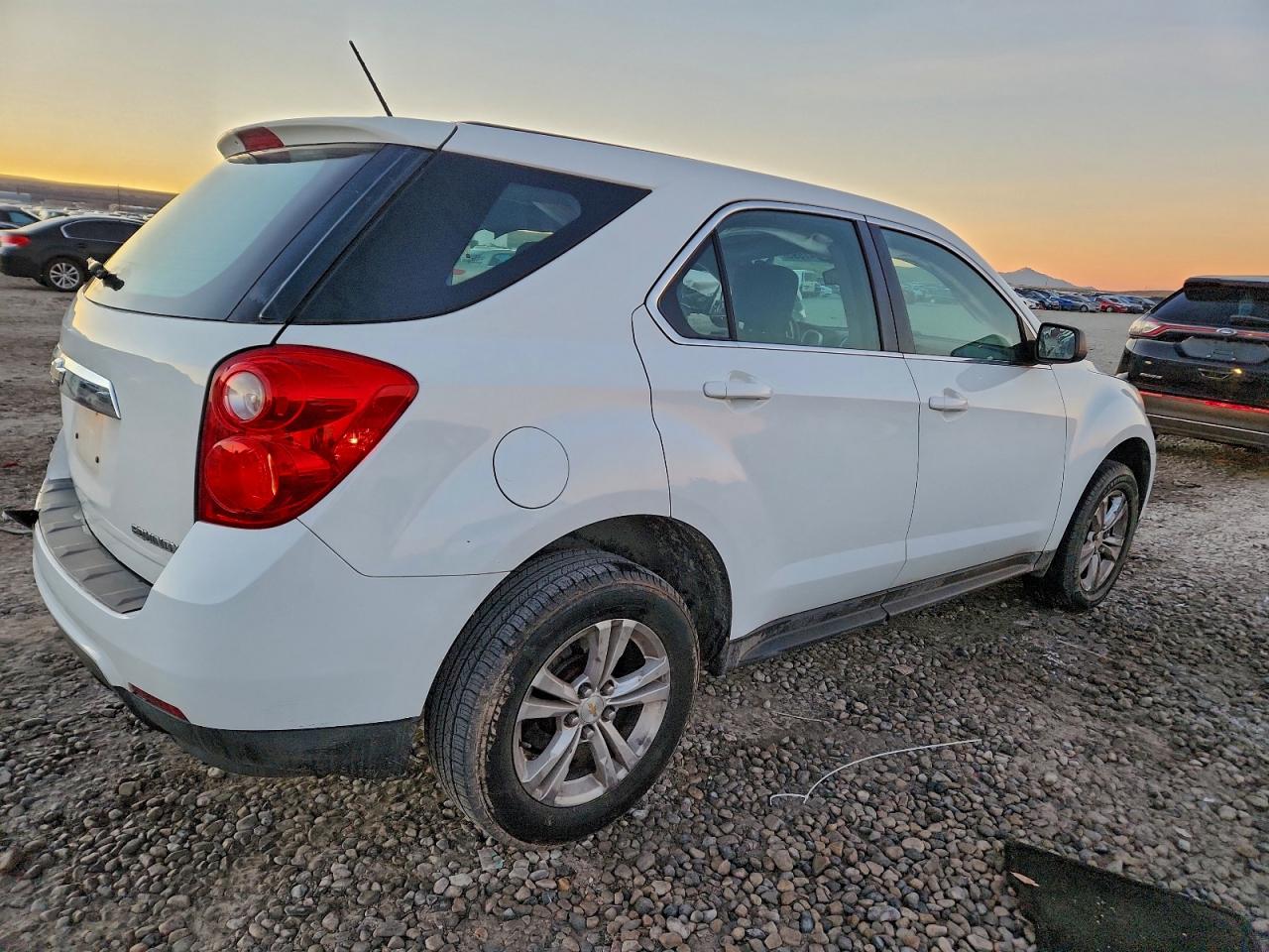 2015 CHEVROLET EQUINOX LS photo 3