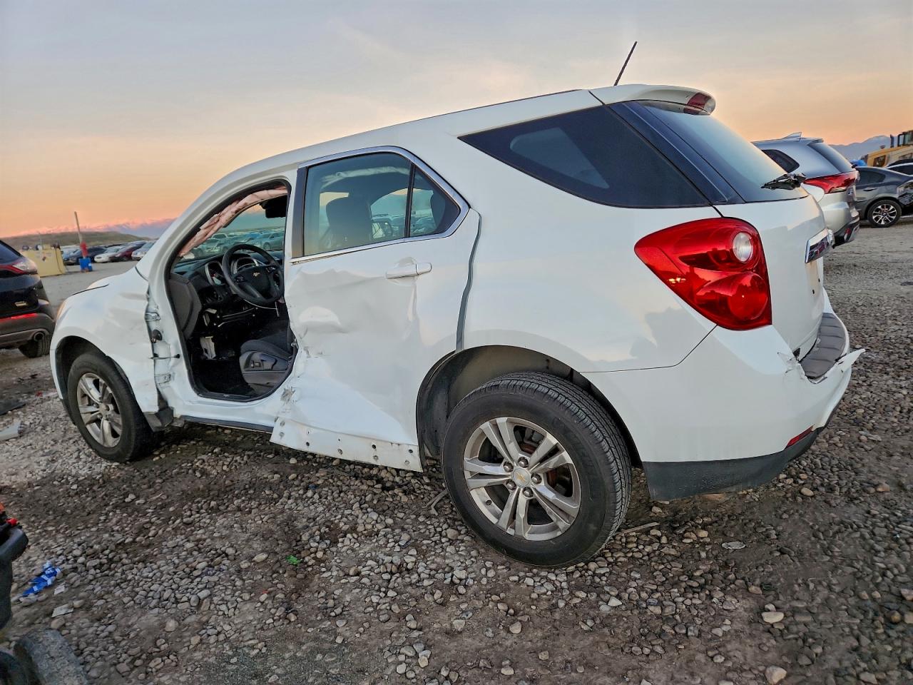 2015 CHEVROLET EQUINOX LS photo 2