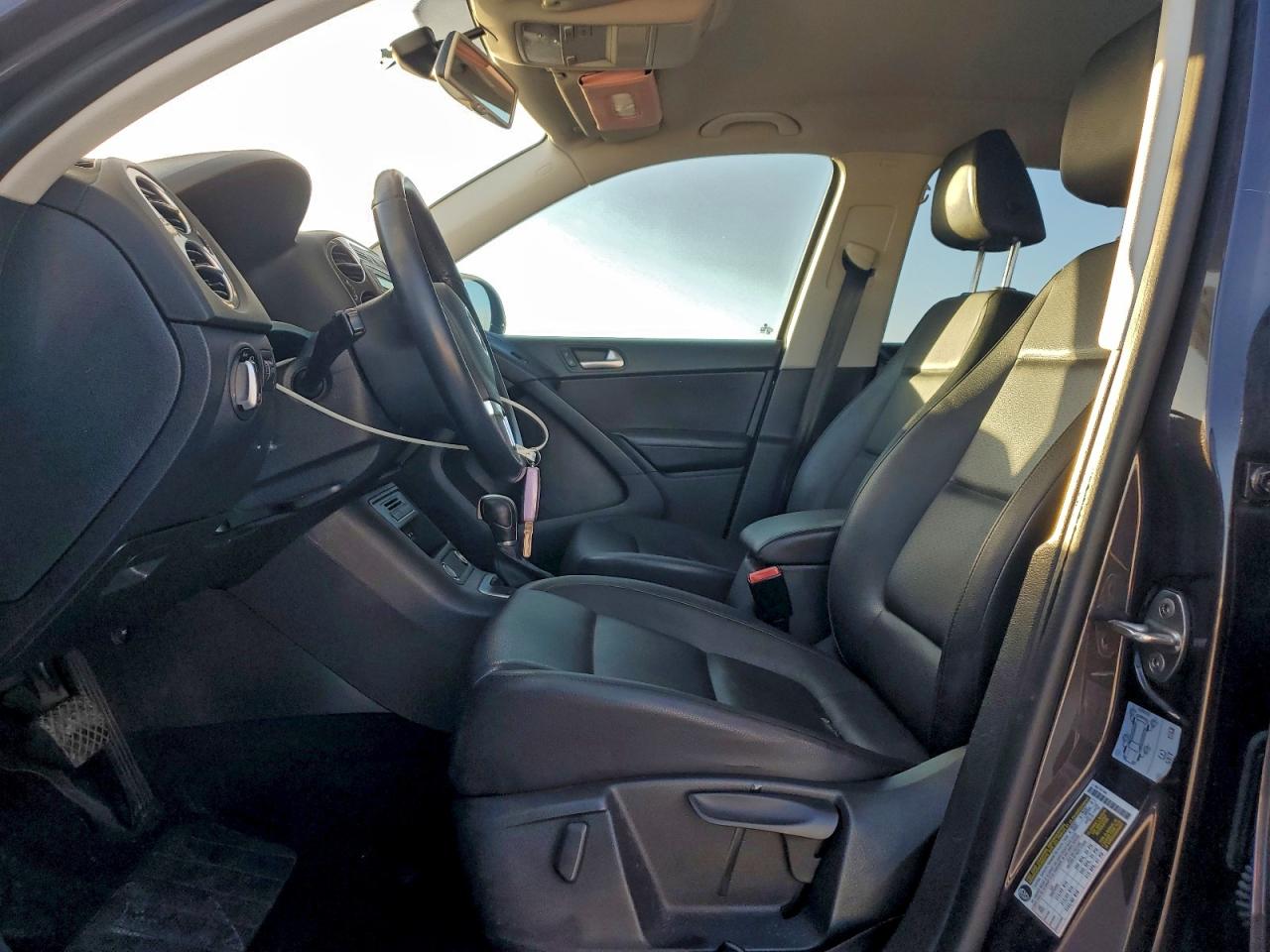 2016 VOLKSWAGEN TIGUAN S photo 7