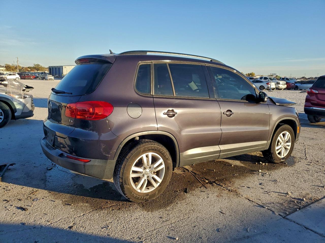 2016 VOLKSWAGEN TIGUAN S photo 3