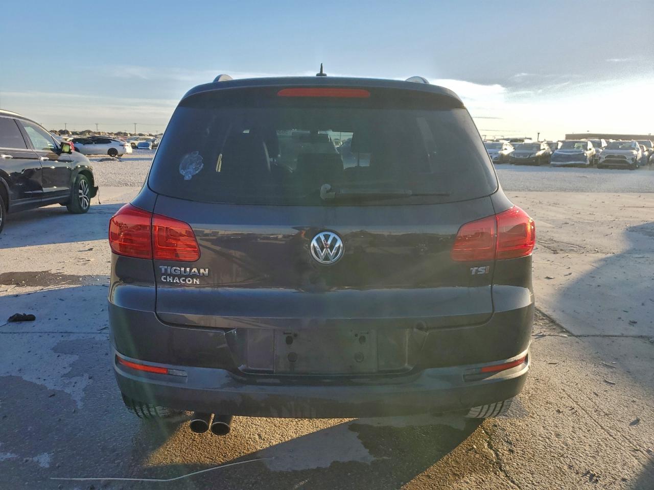 2016 VOLKSWAGEN TIGUAN S photo 6
