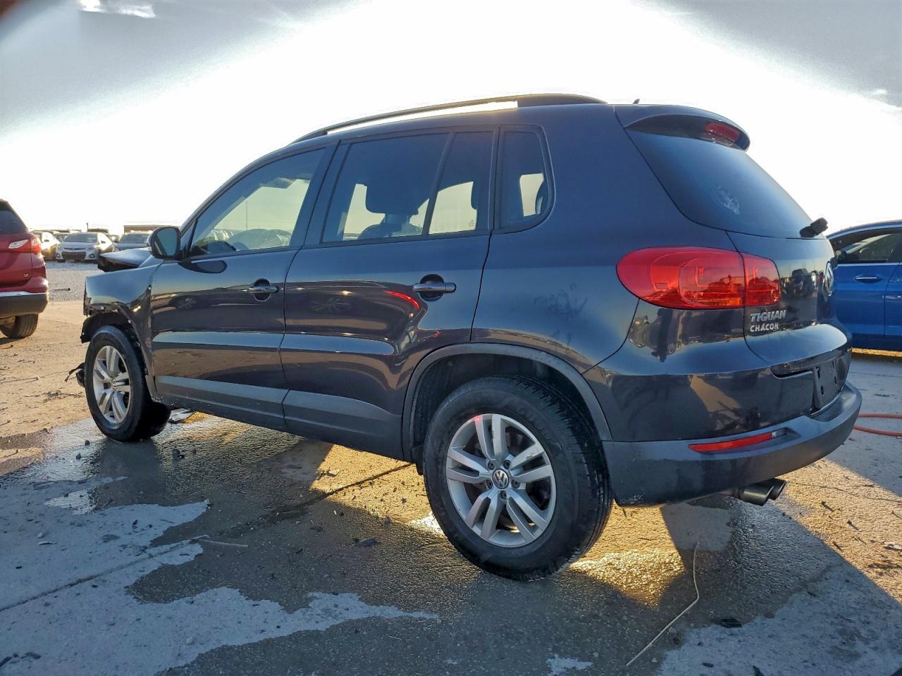2016 VOLKSWAGEN TIGUAN S photo 2