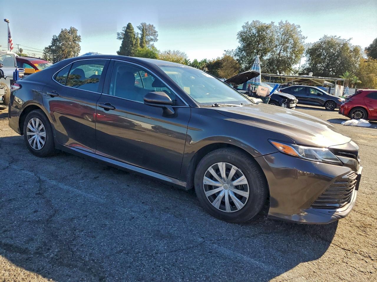 2019 TOYOTA CAMRY LE photo 4