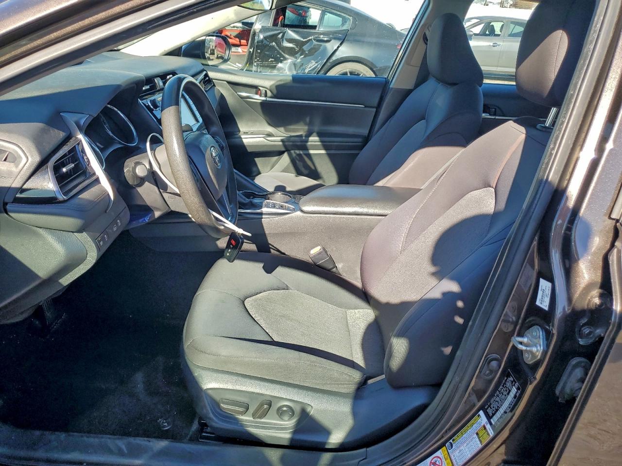 2019 TOYOTA CAMRY LE photo 7