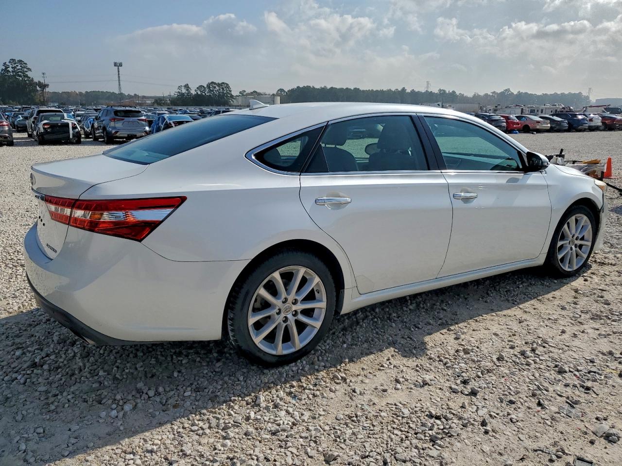 2013 TOYOTA AVALON BASE photo 3