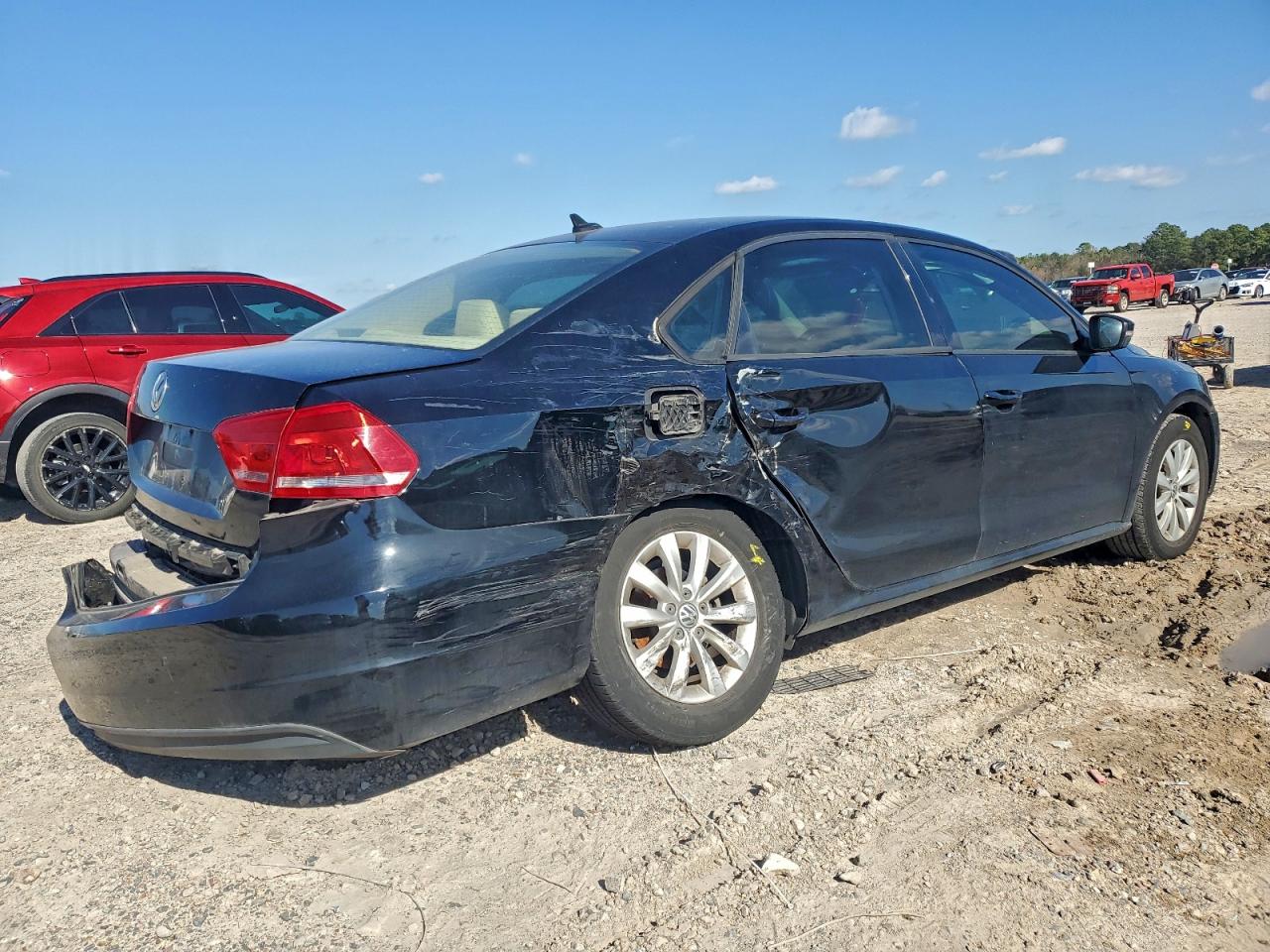 2015 VOLKSWAGEN PASSAT S photo 3