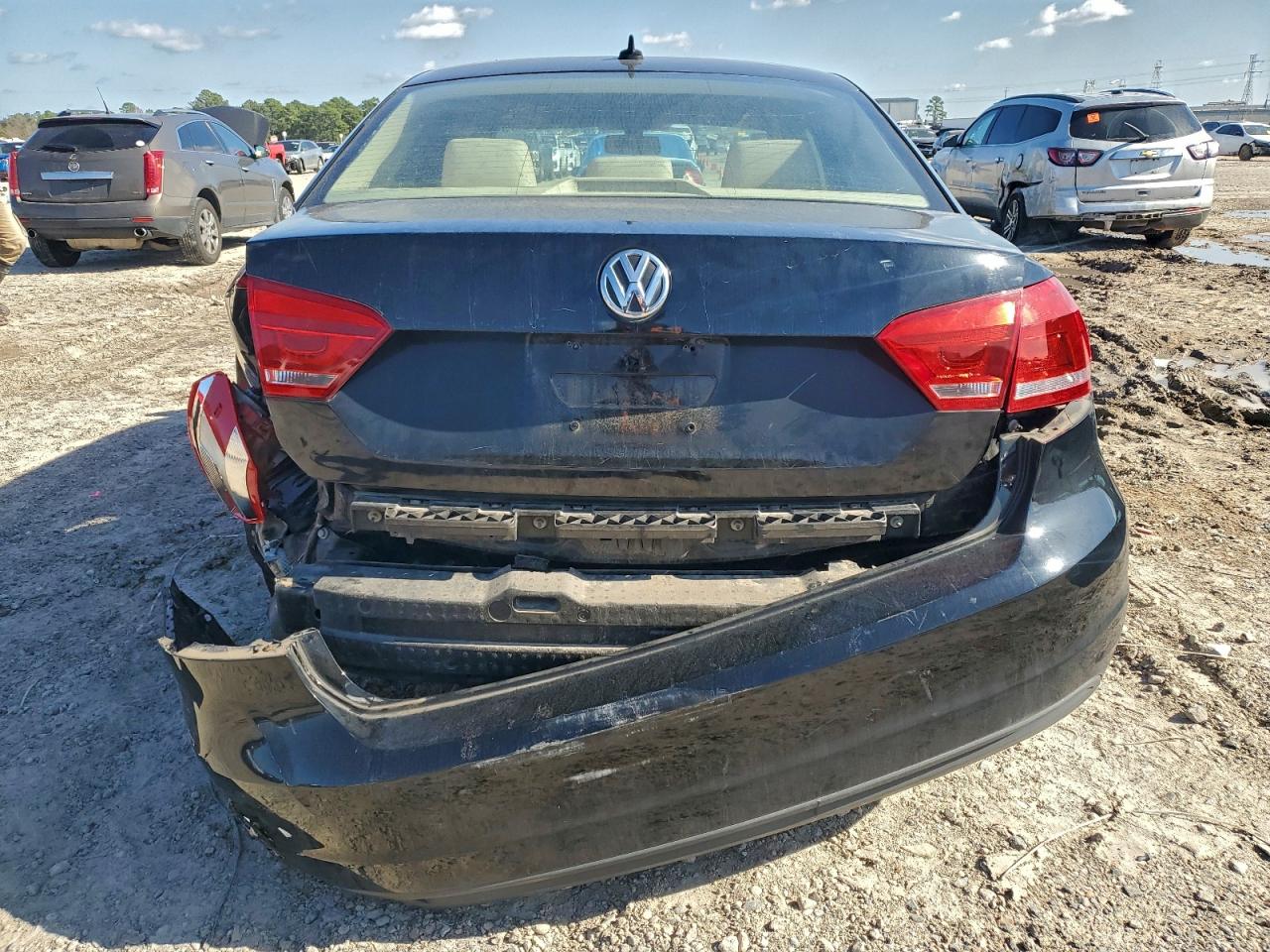 2015 VOLKSWAGEN PASSAT S photo 6