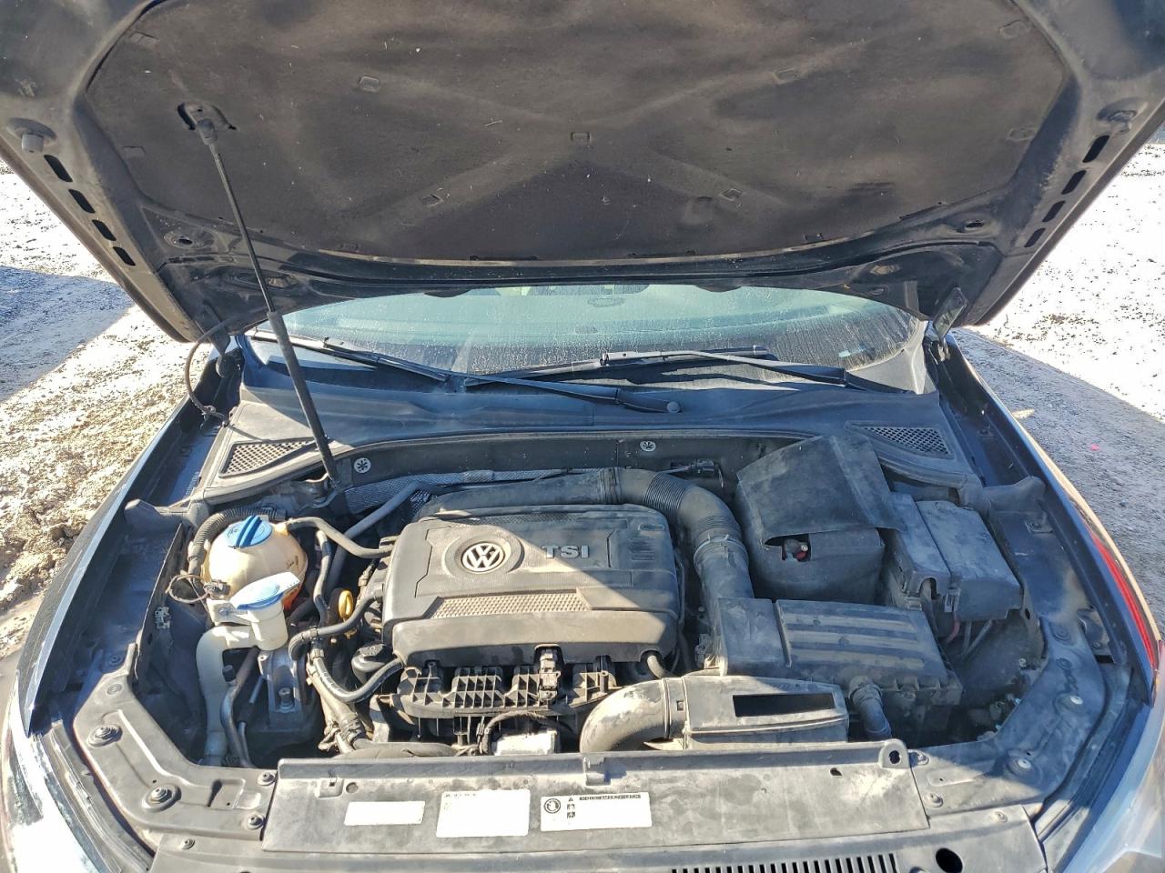 2015 VOLKSWAGEN PASSAT S photo 11