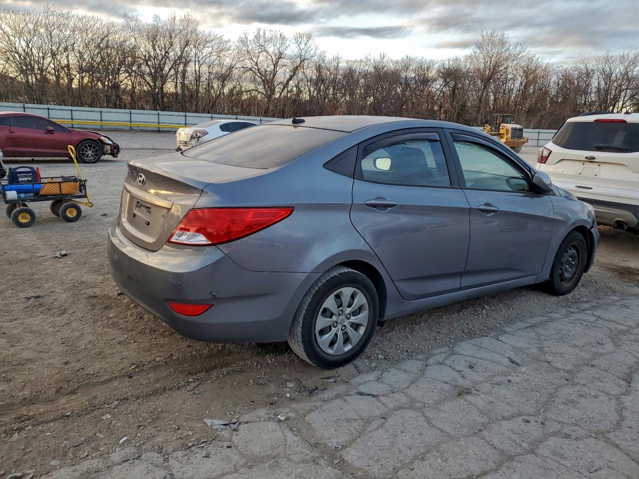 2016 HYUNDAI ACCENT SE photo 3