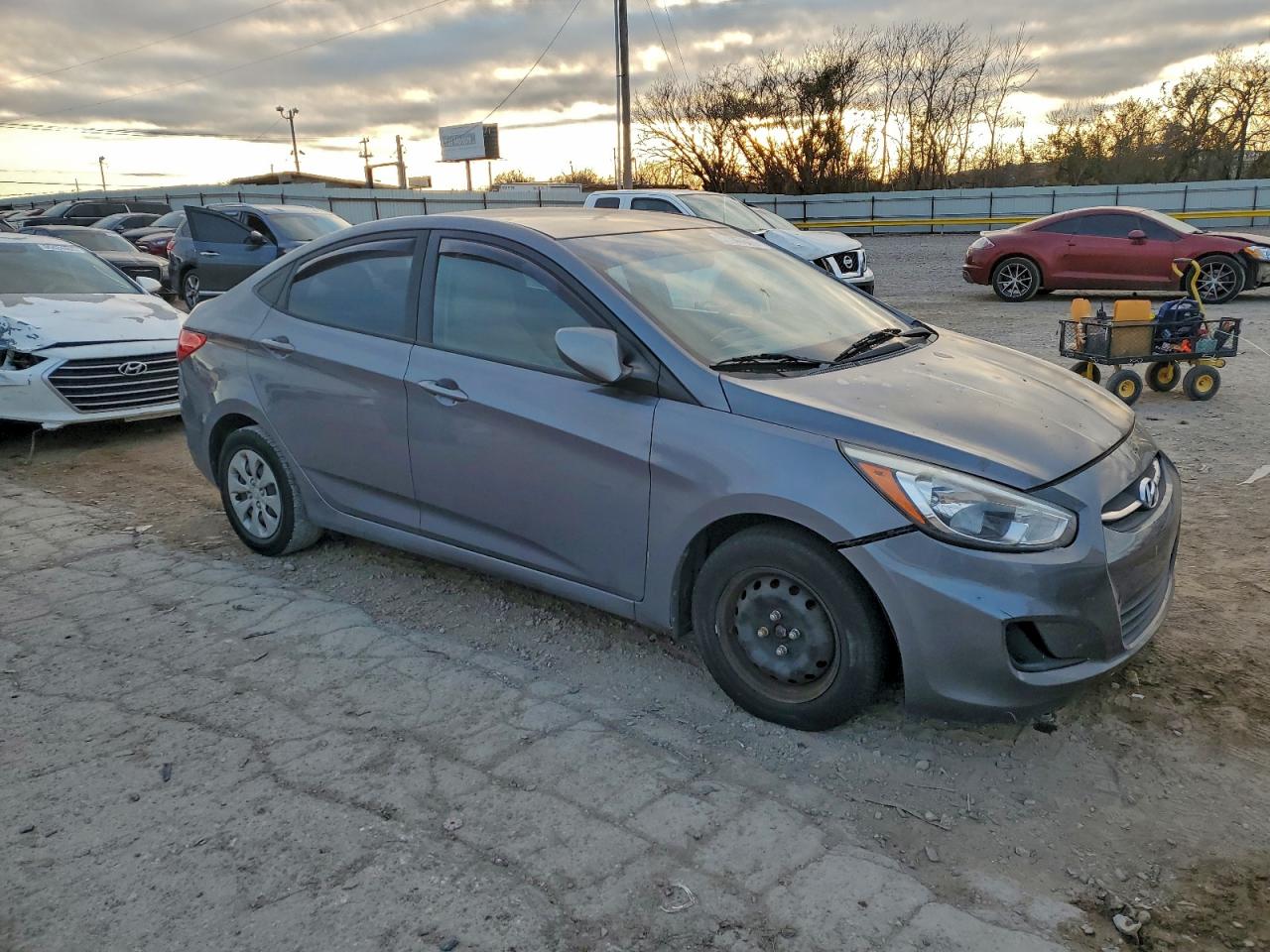 2016 HYUNDAI ACCENT SE photo 4