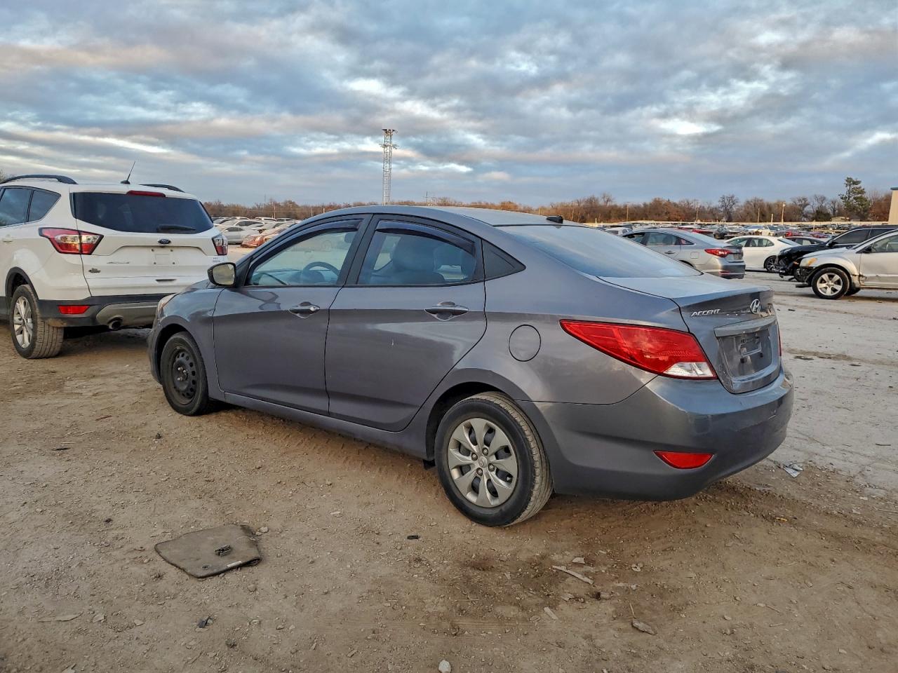 2016 HYUNDAI ACCENT SE photo 2