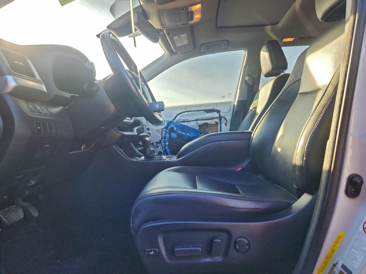 2018 TOYOTA HIGHLANDER SE photo 13
