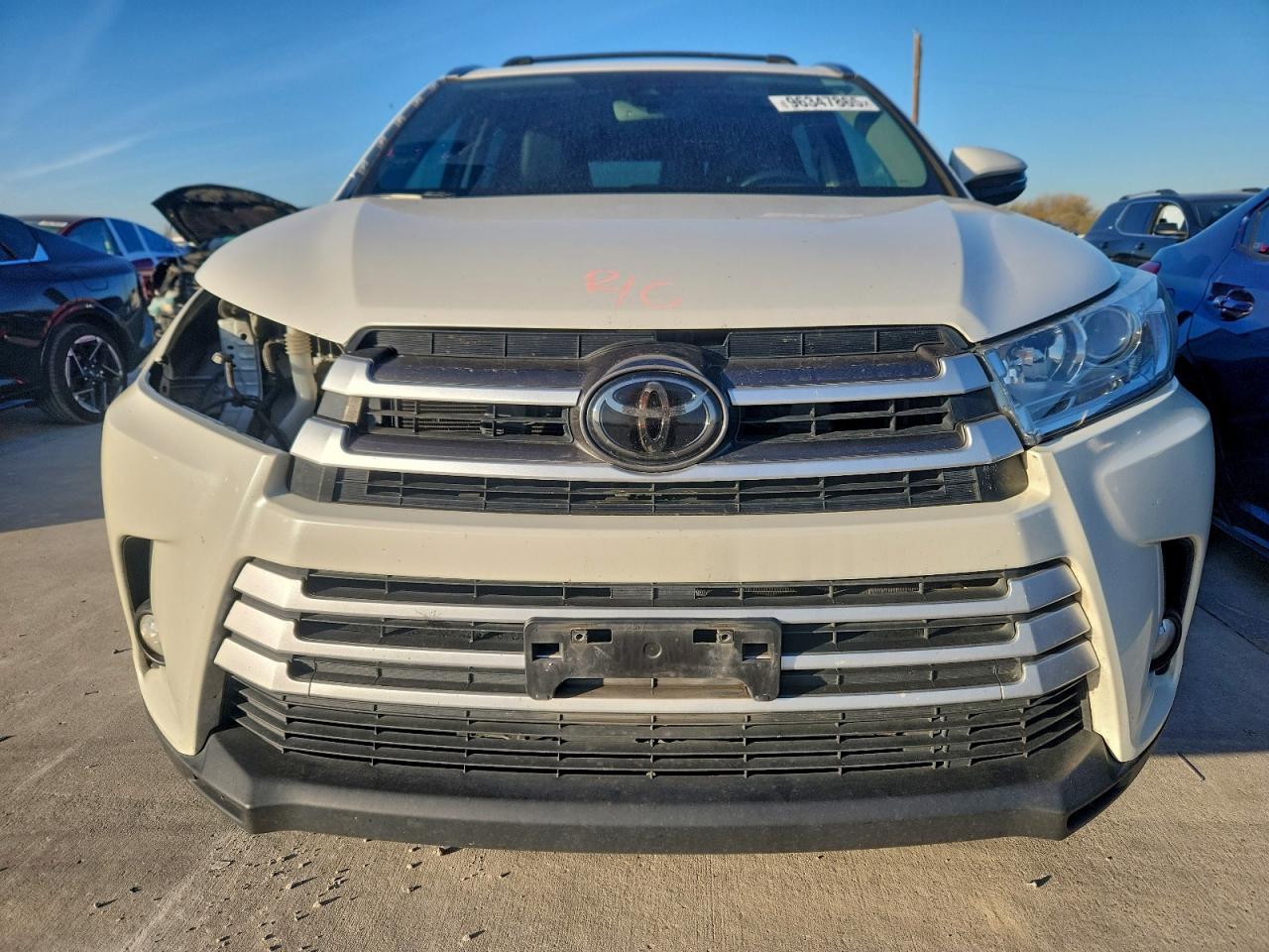 2018 TOYOTA HIGHLANDER SE photo 9