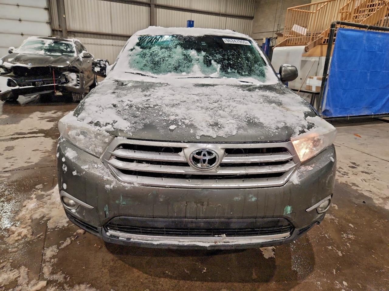 2012 TOYOTA HIGHLANDER BASE photo 9