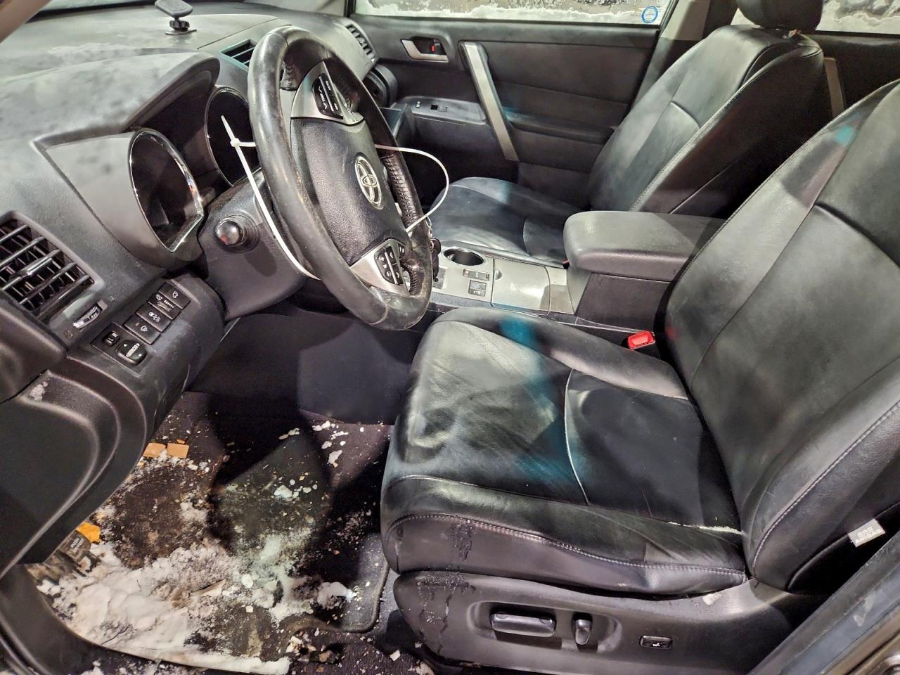 2012 TOYOTA HIGHLANDER BASE photo 13