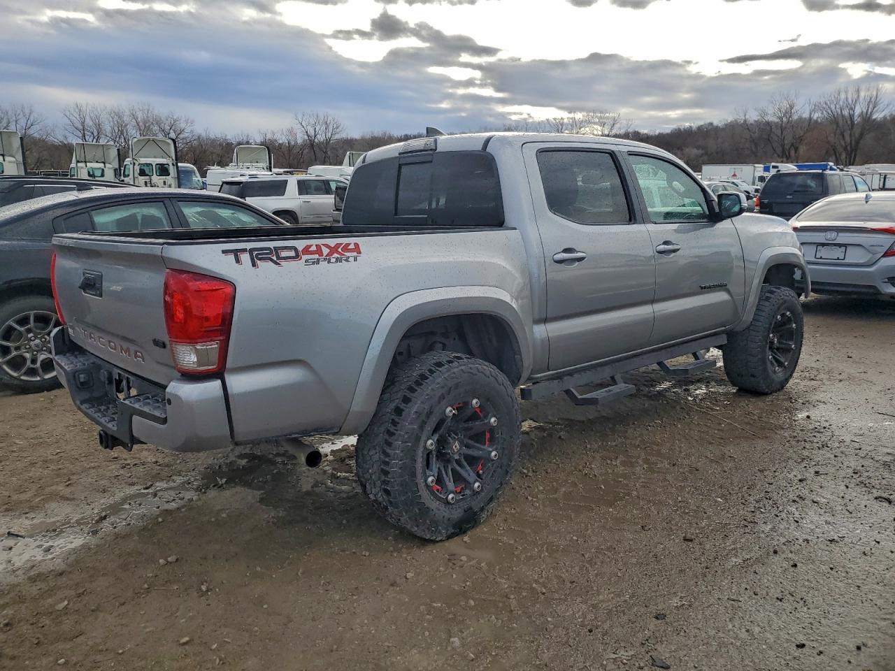 2017 TOYOTA TACOMA DOUBLE CAB photo 5