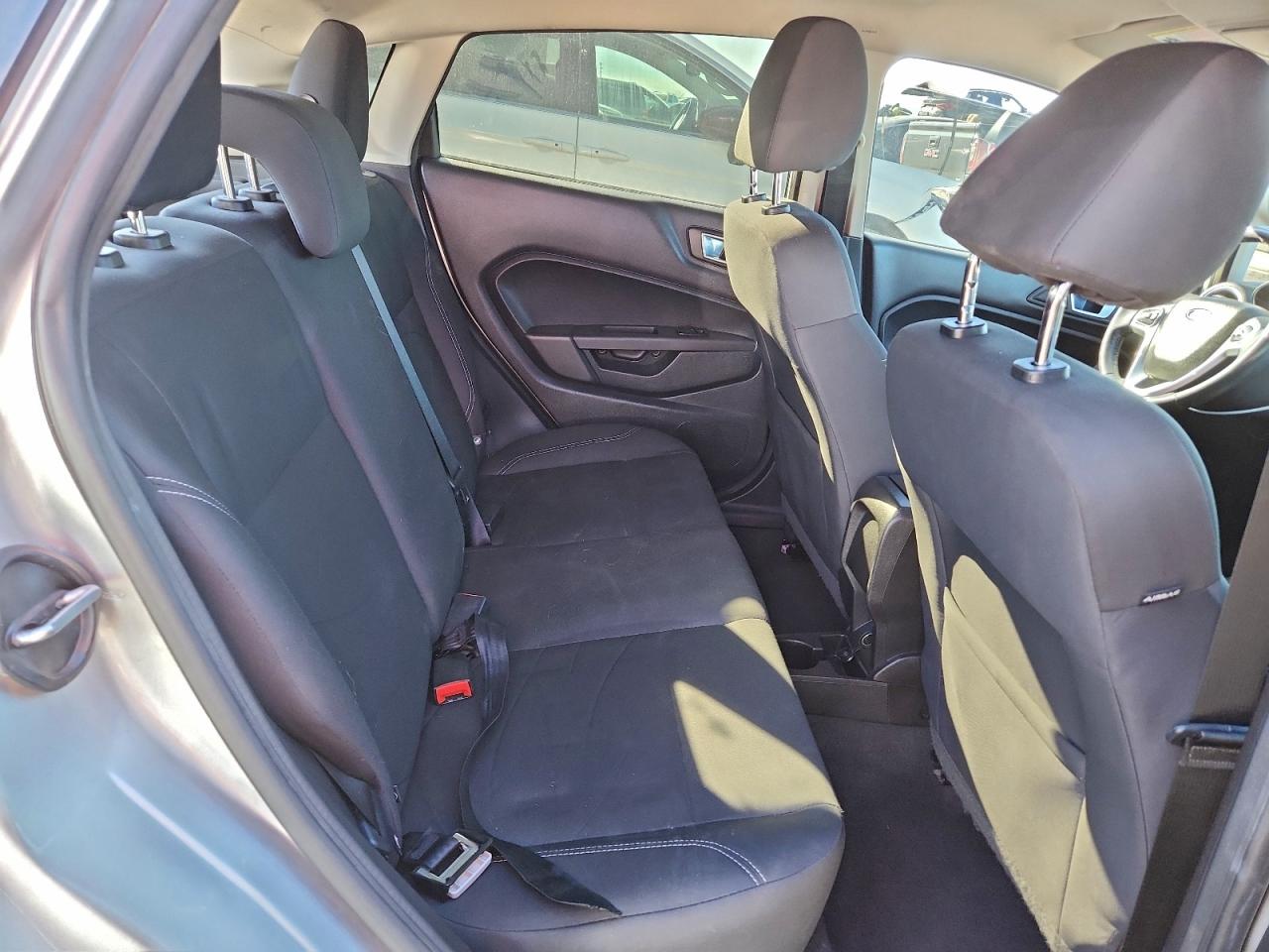2015 FORD FIESTA SE photo 10