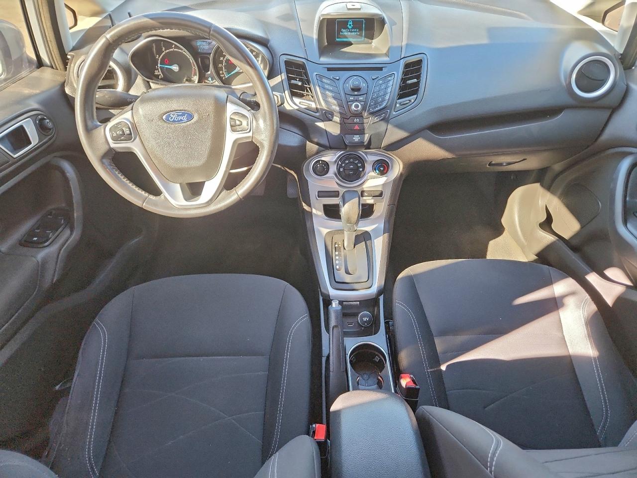 2015 FORD FIESTA SE photo 8