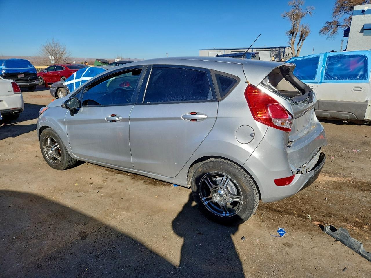 2015 FORD FIESTA SE photo 2