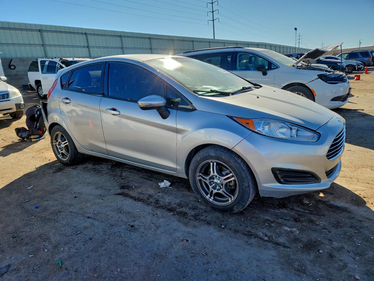 2015 FORD FIESTA SE photo 4