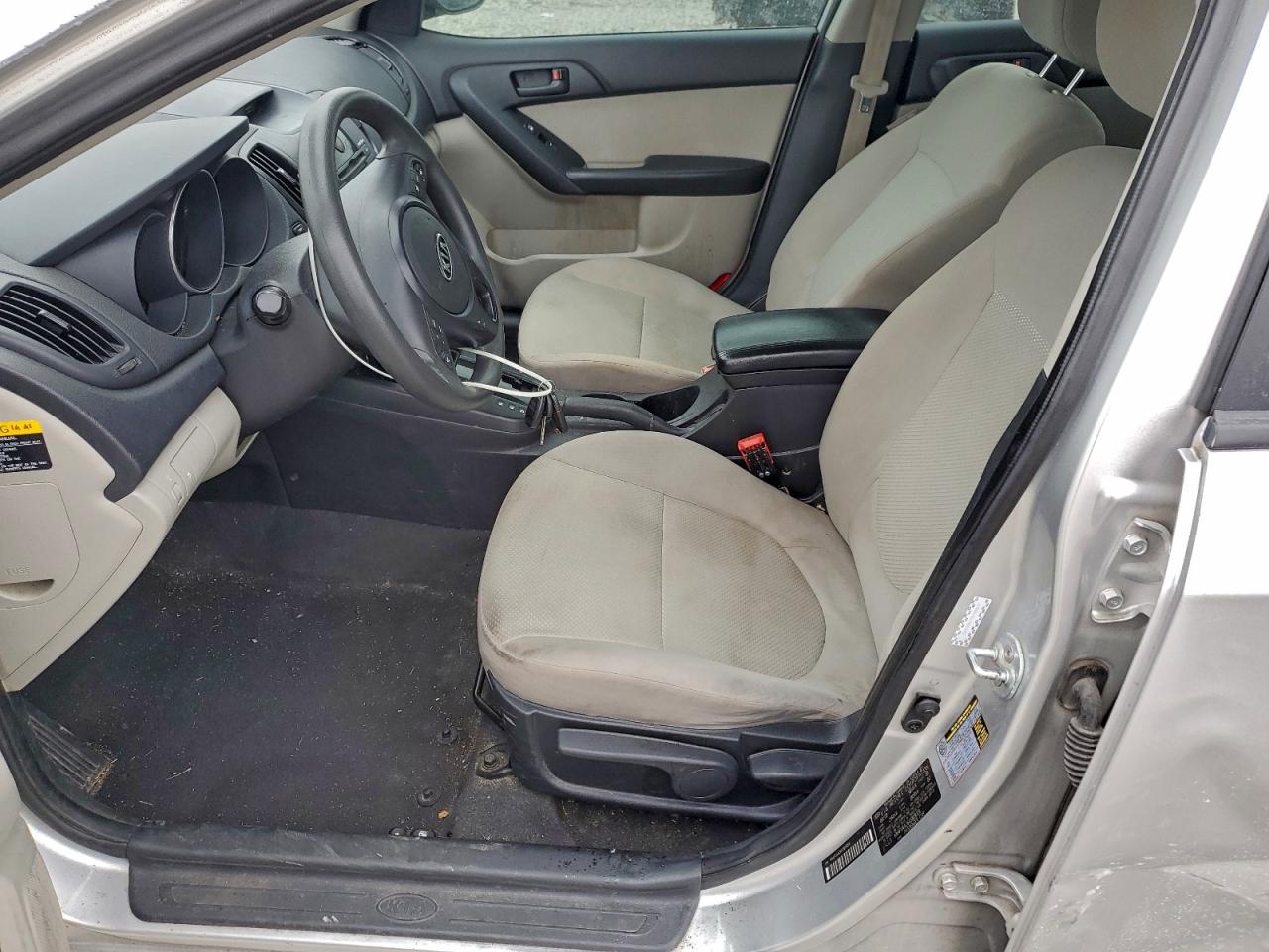 2010 KIA FORTE EX photo 7