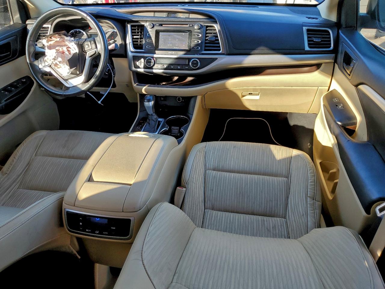 2014 TOYOTA HIGHLANDER LE photo 8
