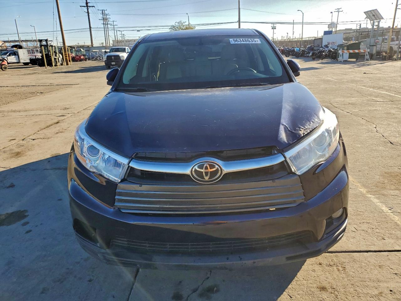 2014 TOYOTA HIGHLANDER LE photo 5