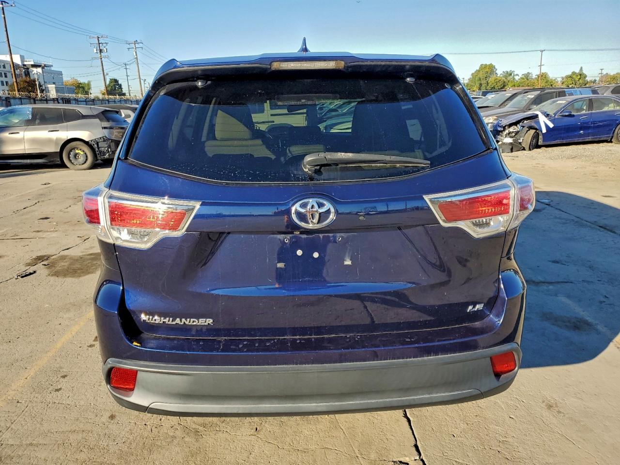 2014 TOYOTA HIGHLANDER LE photo 6