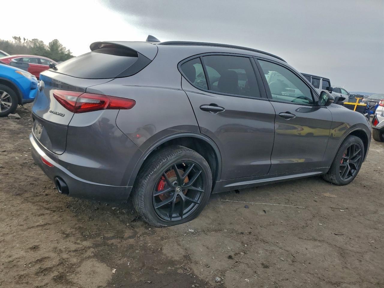 2020 ALFA ROMEO STELVIO TI photo 3