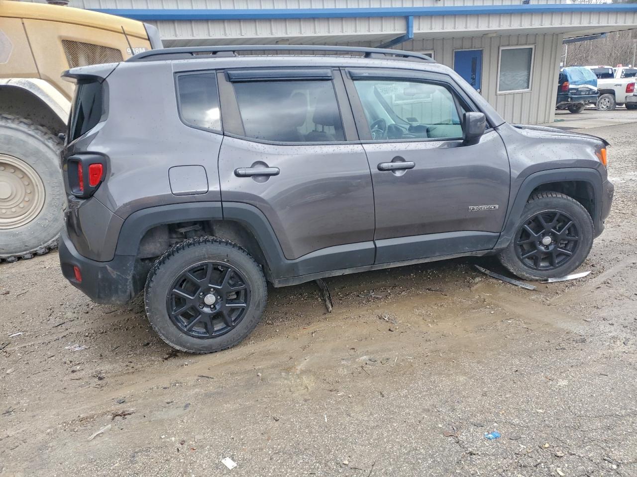 2019 JEEP RENEGADE LATITUDE photo 3