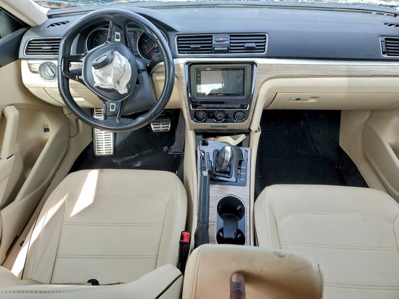 2018 VOLKSWAGEN PASSAT SE photo 15