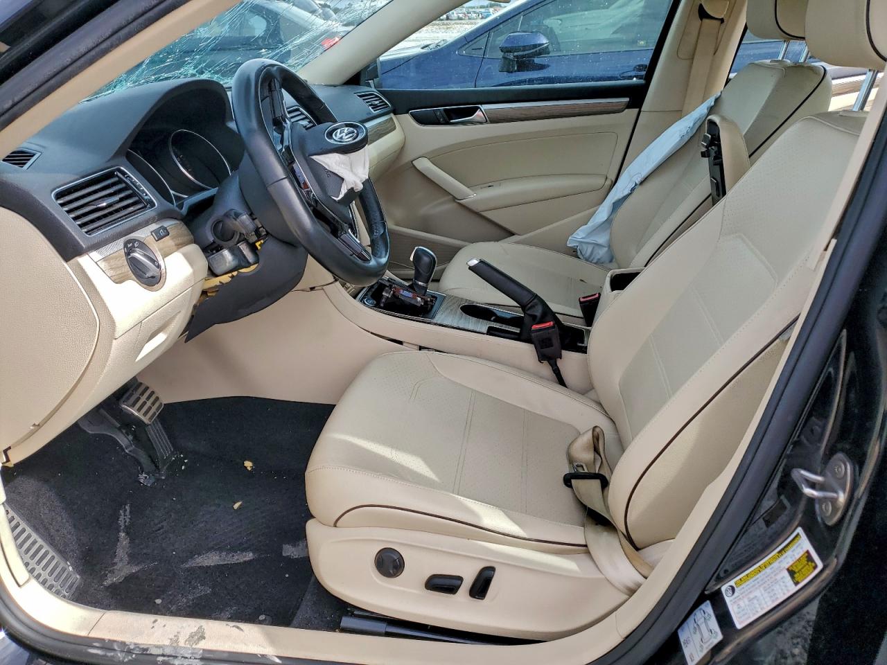 2018 VOLKSWAGEN PASSAT SE photo 13