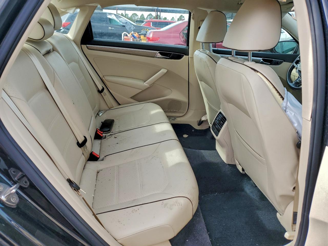 2018 VOLKSWAGEN PASSAT SE photo 19