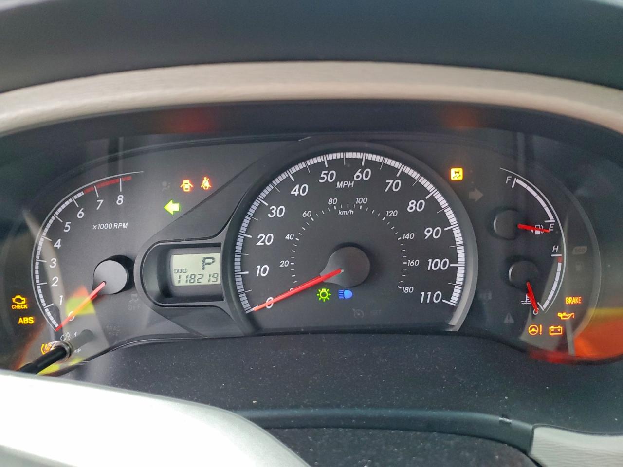 2014 TOYOTA SIENNA LE photo 25