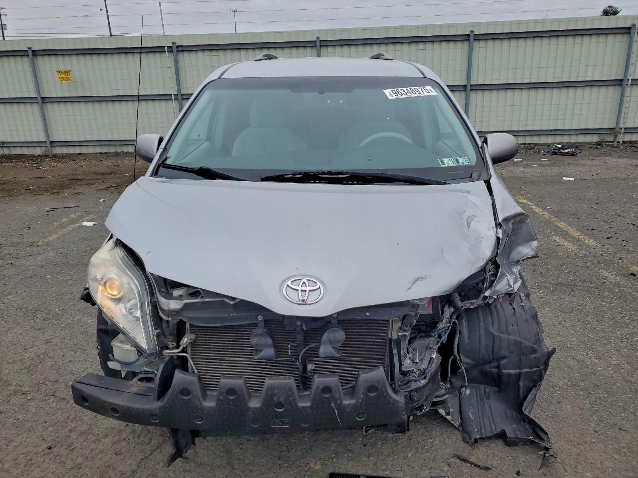 2014 TOYOTA SIENNA LE photo 13