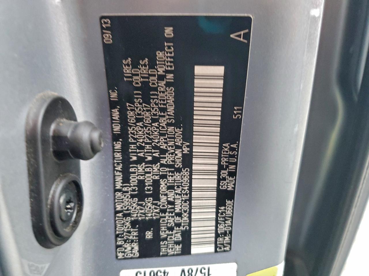 2014 TOYOTA SIENNA LE photo 37