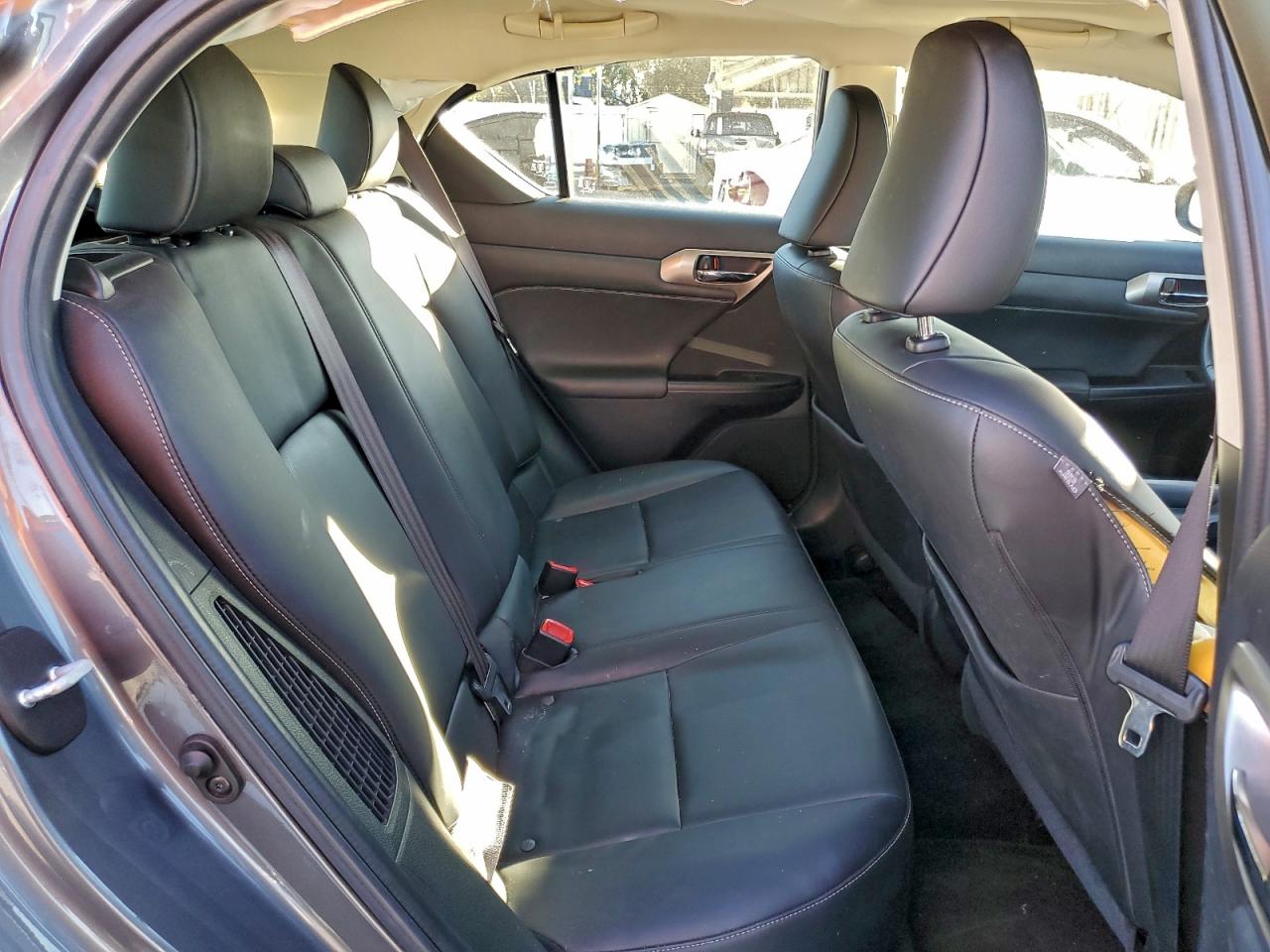 2015 LEXUS CT 200 photo 37
