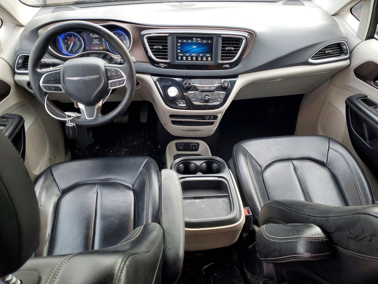2020 CHRYSLER VOYAGER LXI photo 15