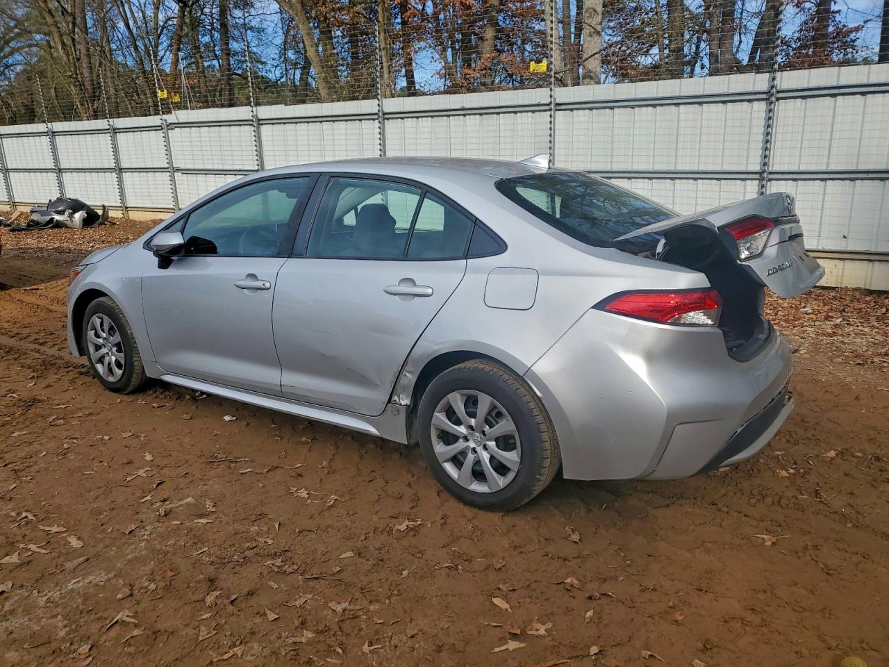 2021 TOYOTA COROLLA LE photo 3