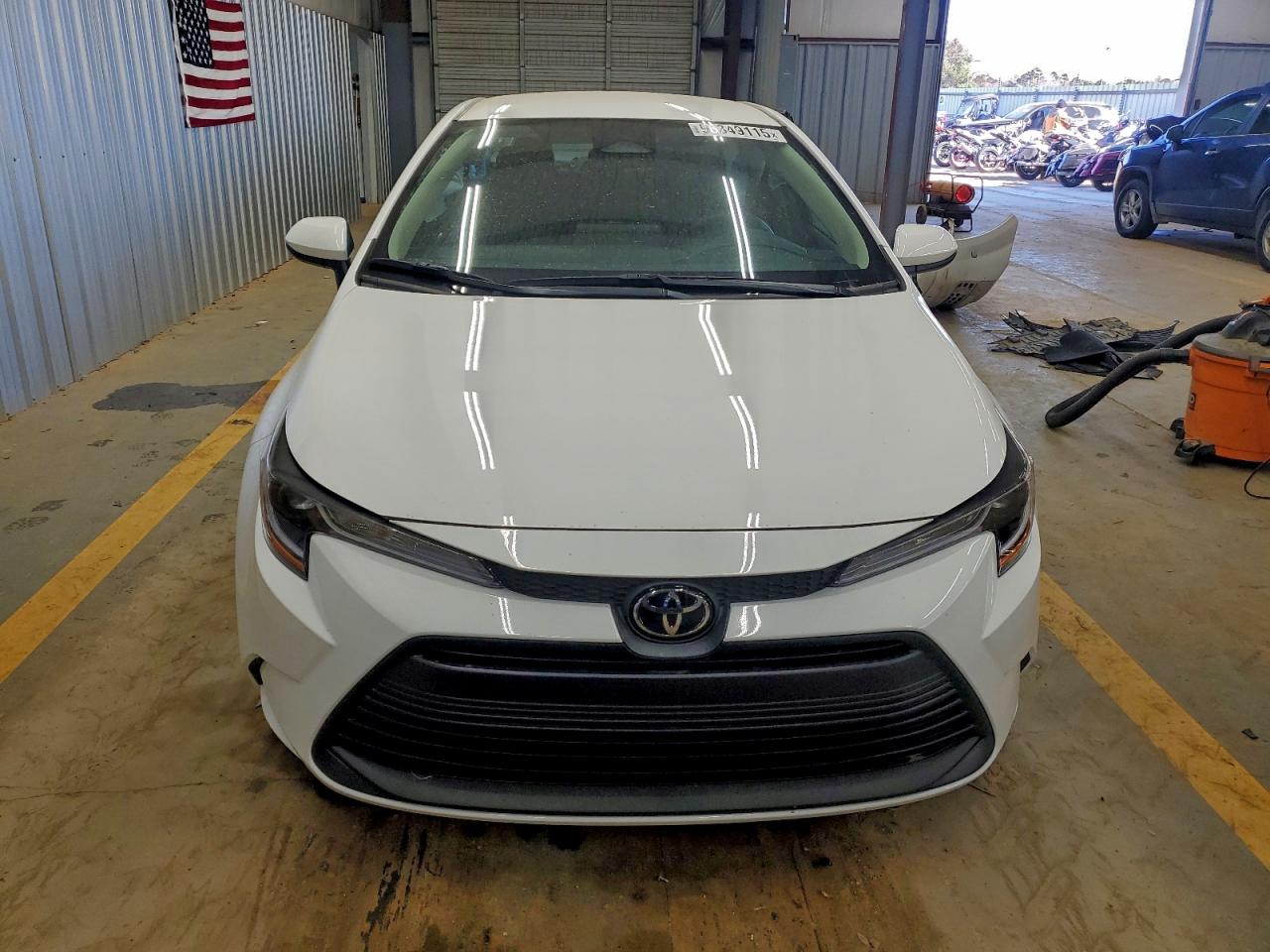 2025 TOYOTA COROLLA LE photo 9