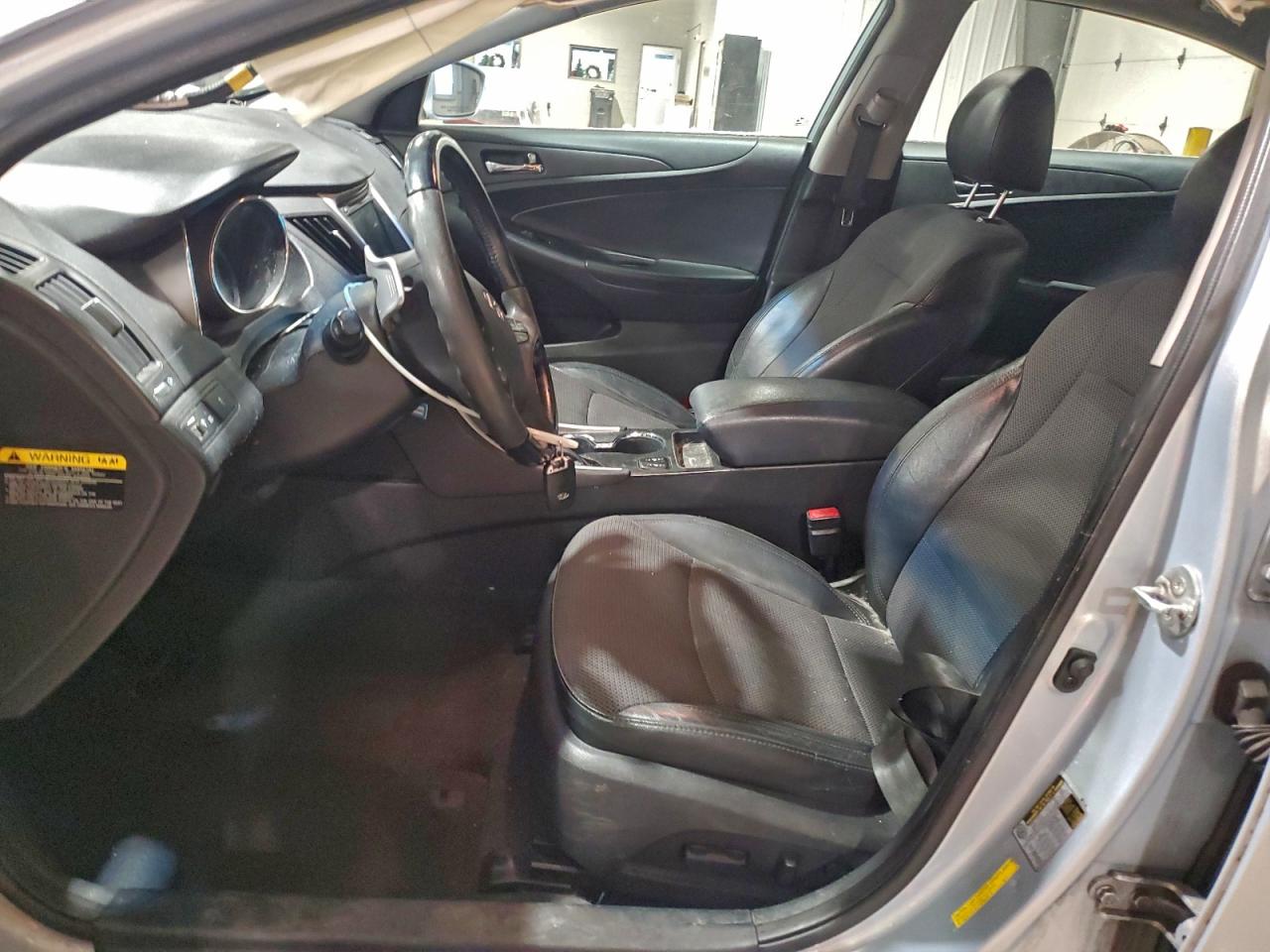 2013 HYUNDAI SONATA SE photo 7