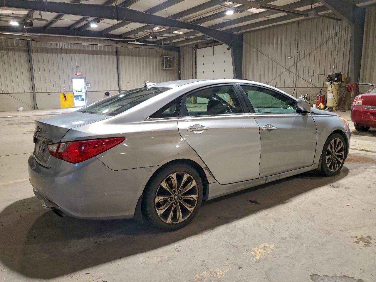 2013 HYUNDAI SONATA SE photo 3