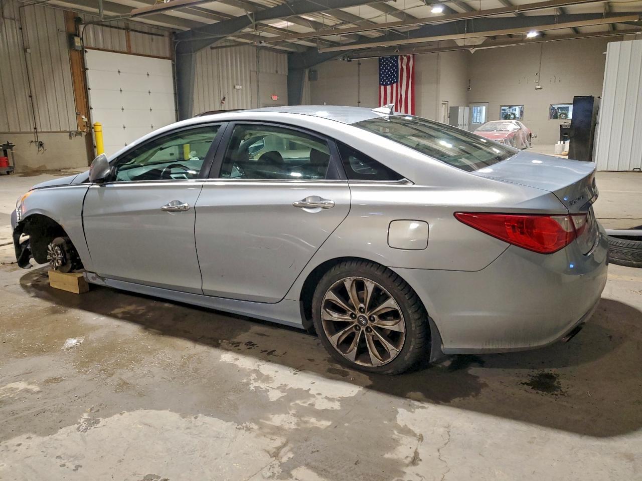 2013 HYUNDAI SONATA SE photo 2