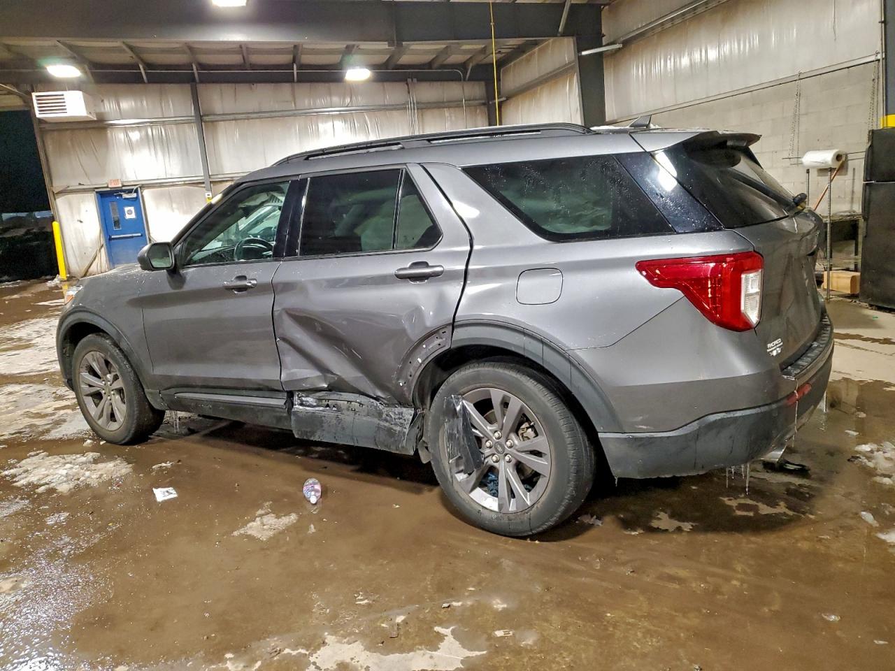 2021 FORD EXPLORER XLT photo 2