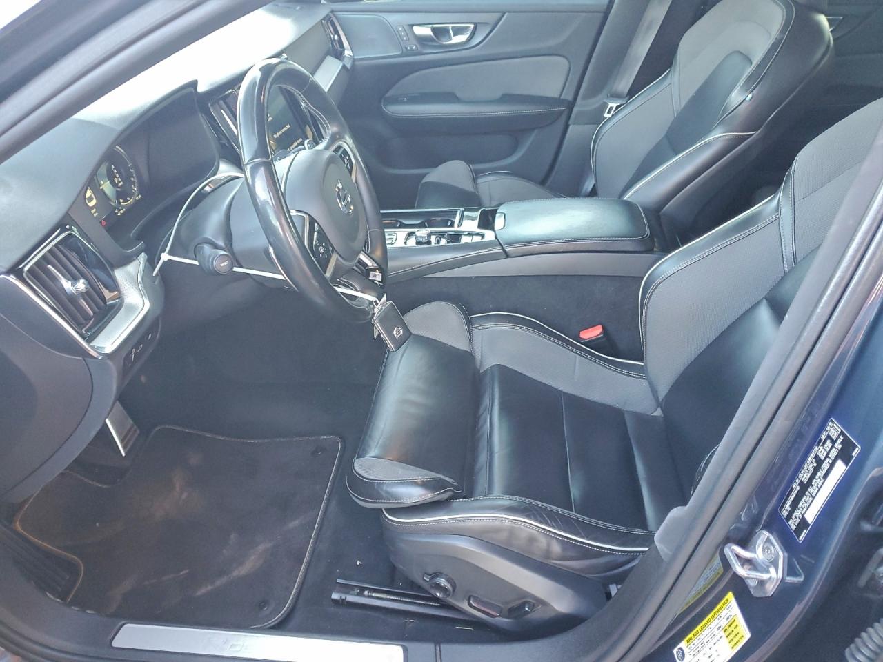 2019 VOLVO S60 T8 R-DESIGN photo 7