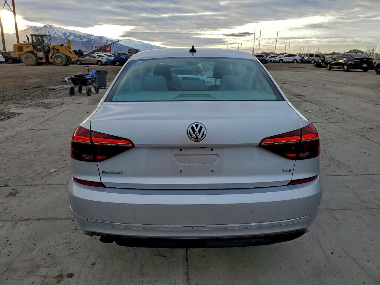 2018 VOLKSWAGEN PASSAT S photo 6